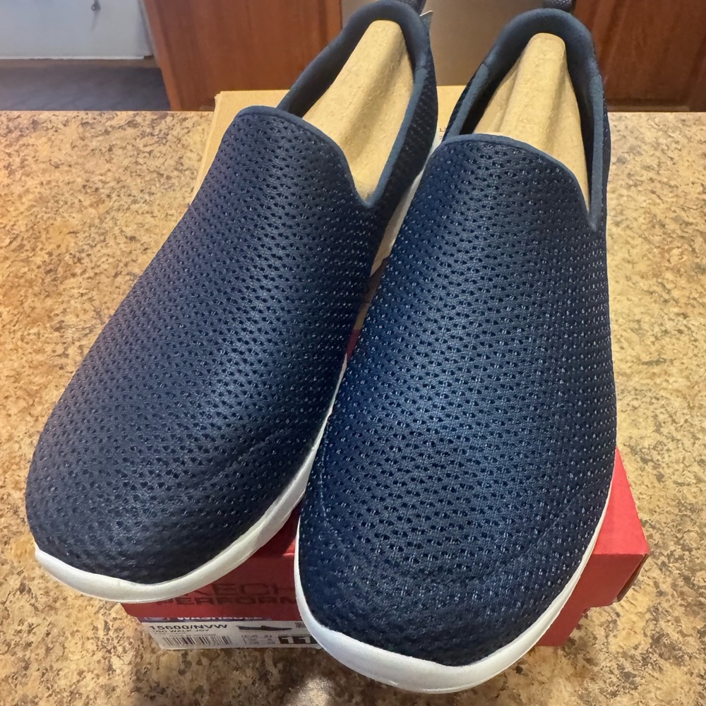 Skechers Navy and White Slip-On Size 11 Women’s - Picture 2 of 7